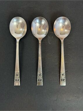 Vintage Oneida Community Silverplate Coronation 7” SOUP SPOONS Lot Of 3